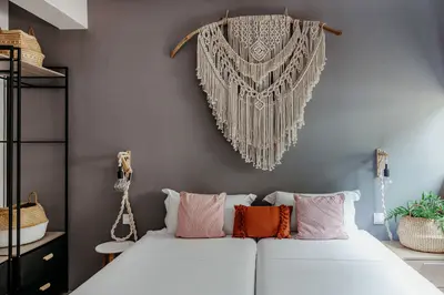 Chambre avec décoration macramé murale vue lagon île Maurice